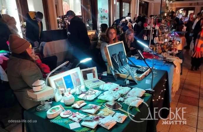 Рождественская ярмарка в одесском Пассаже, украшения и не только