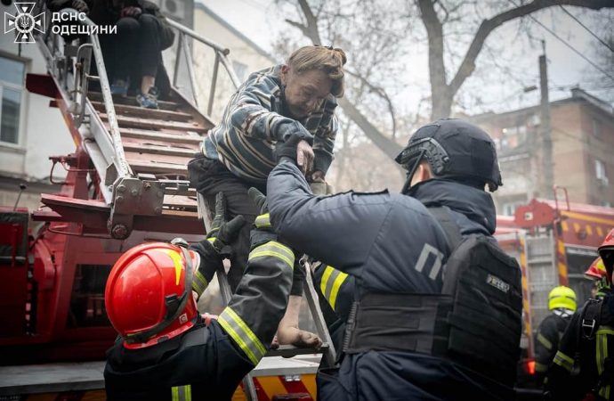 В Одессе снова случился пожар на Троицкой (фото, видео)