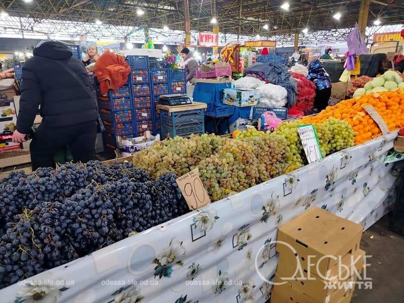 Виноград на Привозе в декабре