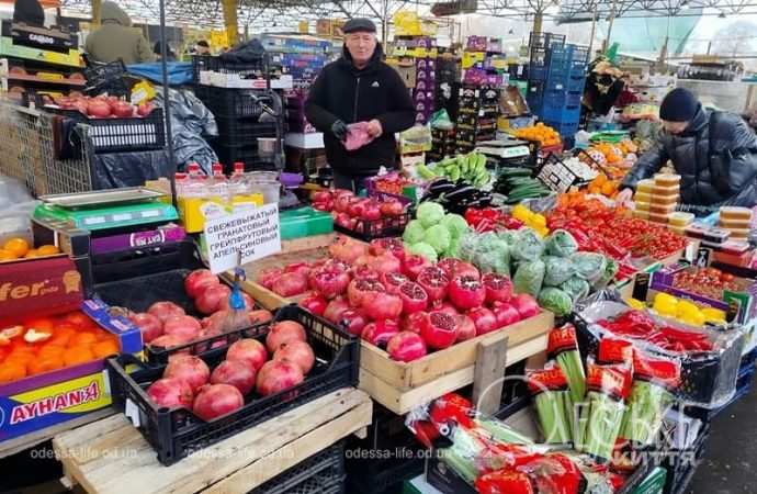 Привоз: овощи и фрукты