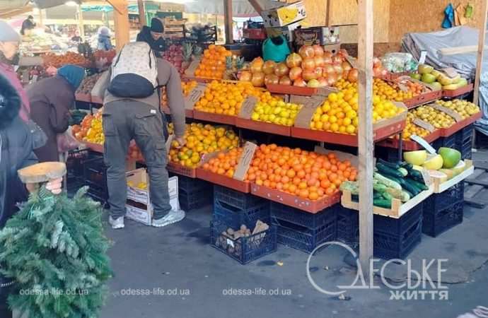 На Привозе: фрукты