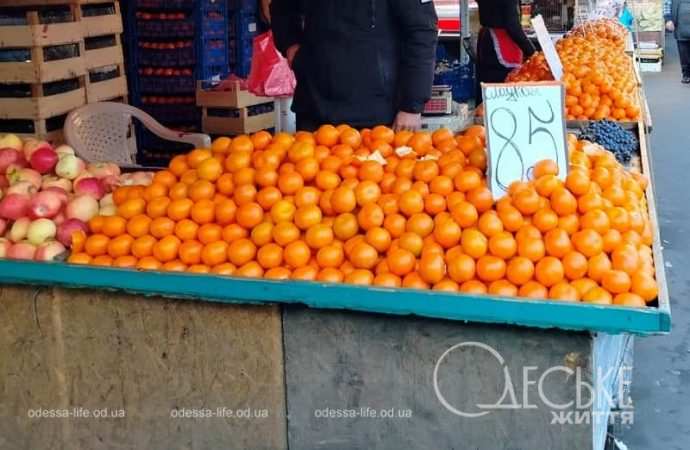 На Привозе: мандарины