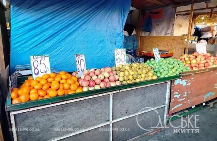 На Привозе: фрукты