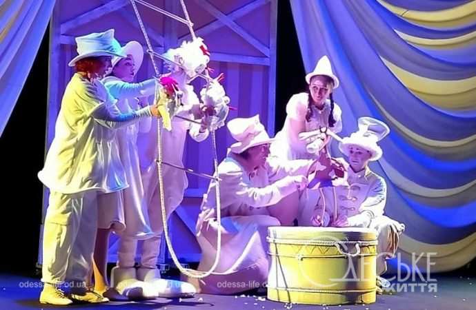 Премьерный спектакль в Одесском театре кукол, актеры