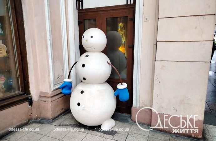 Одесские витрины, нетипичный снеговик