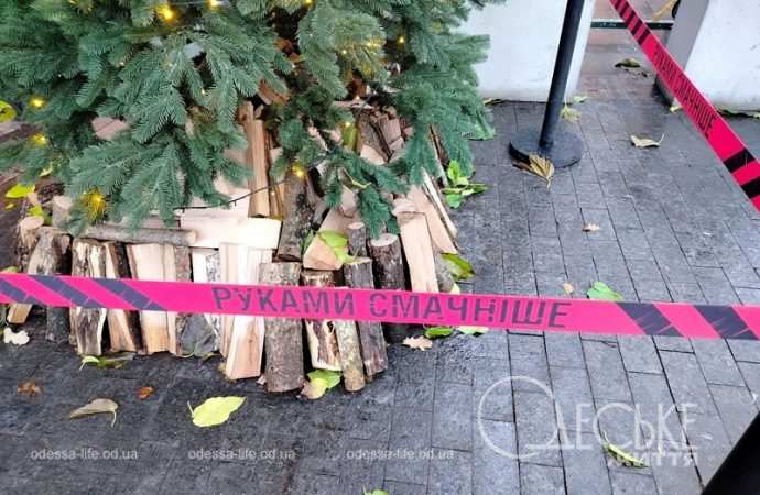 Елка в Горсаду: руками вкуснее