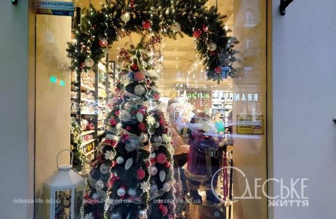 Одесские витрины накануне новогодних праздников