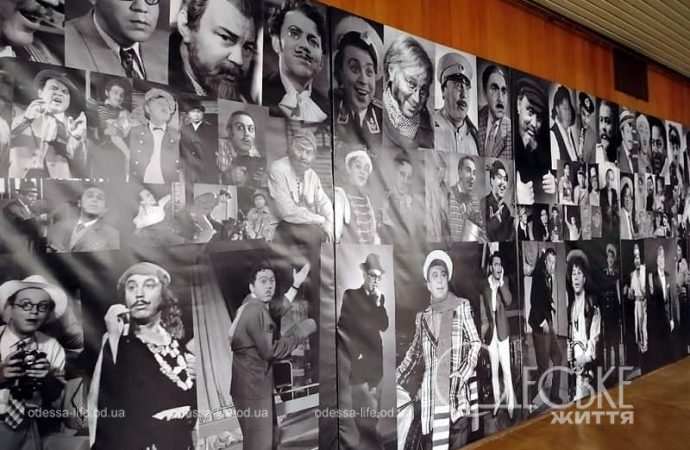 Зал в Музее театра Музкомедии, фото ролей