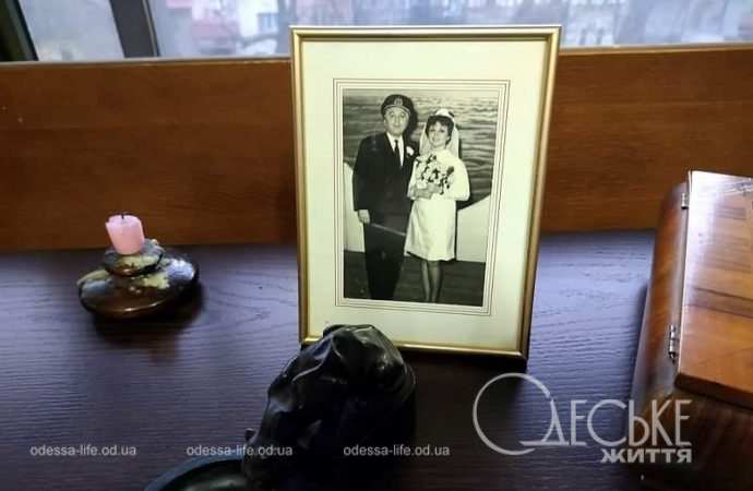 Зал в Музее театра Музкомедии, фото супругов