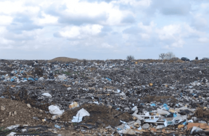 Під Одесою виявили нелегальне звалище побутових відходів