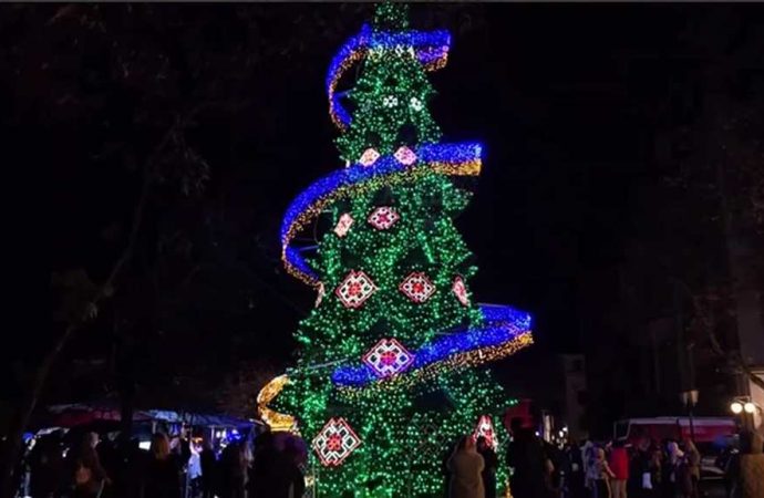 В Одессе открыли главную елку города (видео)