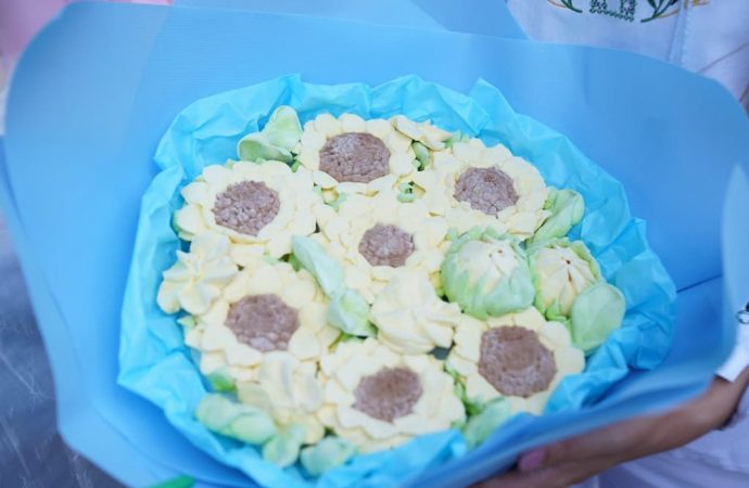 авторський зефір у вигляді трояндових бутонів