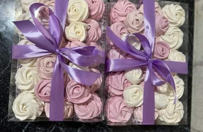 авторський зефір у вигляді трояндових бутонів