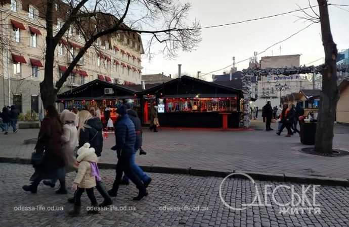 Центр Одессы 1 января, ярмарка
