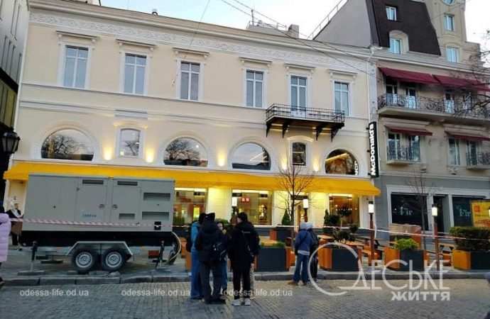 Центр Одессы 1 января, у входа в Макдональдз