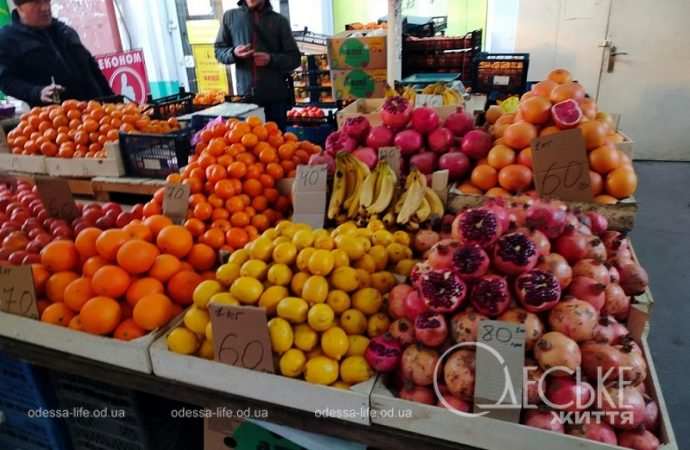 Фрукты на Привозе в январе
