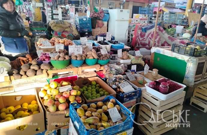 На Привозе: овощи-фрукты