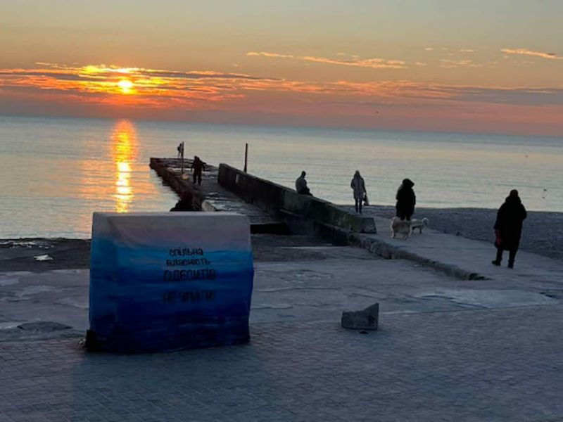 В Одессе любовались восходом Солнца у моря — фоторепортаж