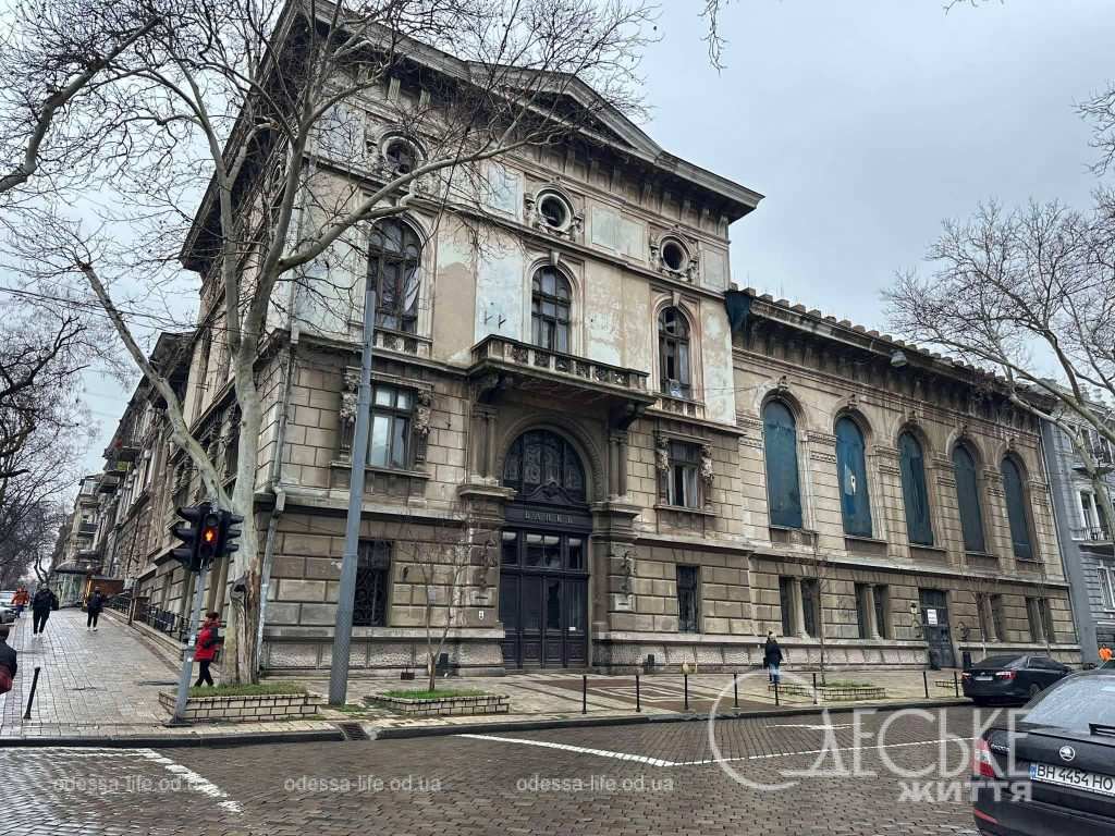 Банк после обстрела-2