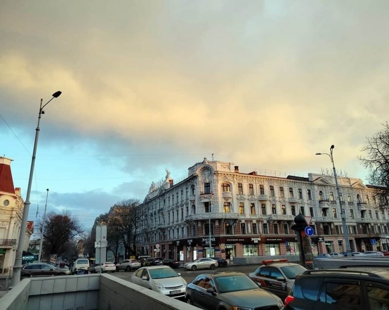 Февраль в центре Одессы, Пассаж