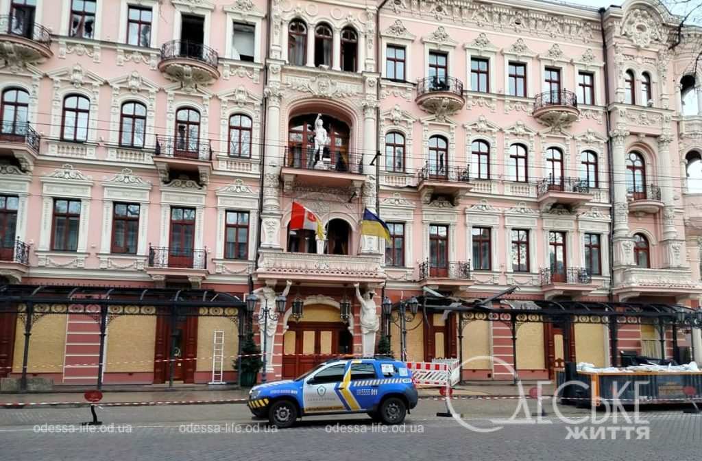 Отель "Бристоль" в Одессе после обстрела 31 января 2025