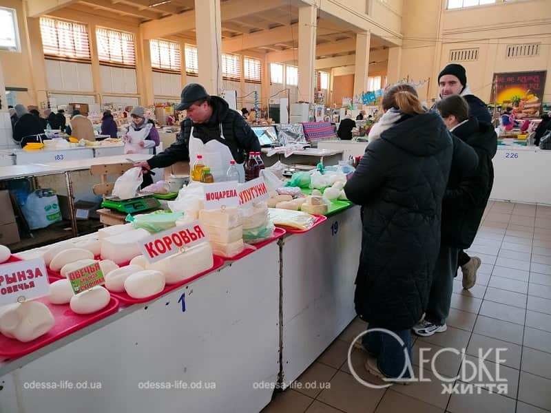 Творог и брынза на Привозе