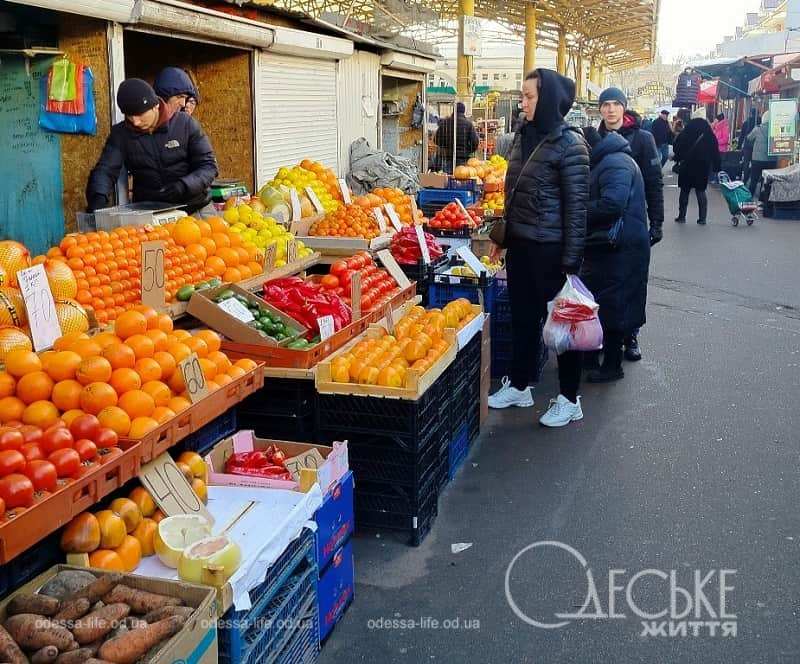 Одесский Привоз: помидоры, фрукты