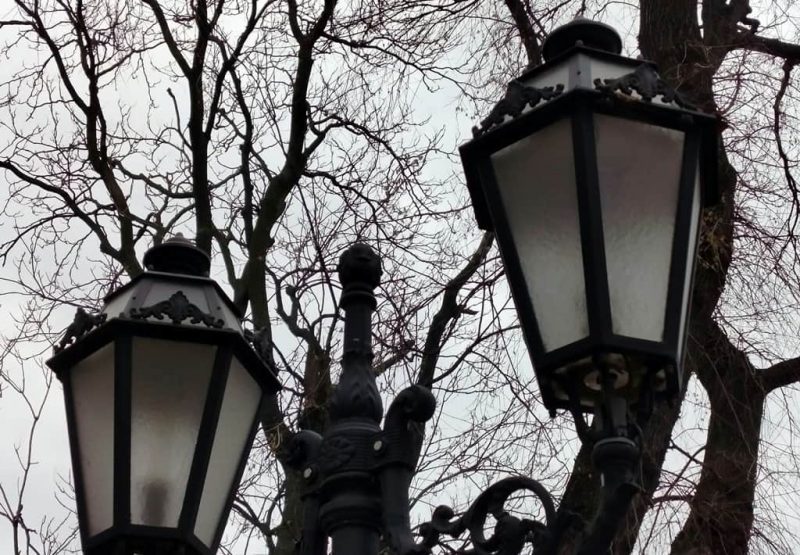 Март в Одессе: фонари в Горсаду