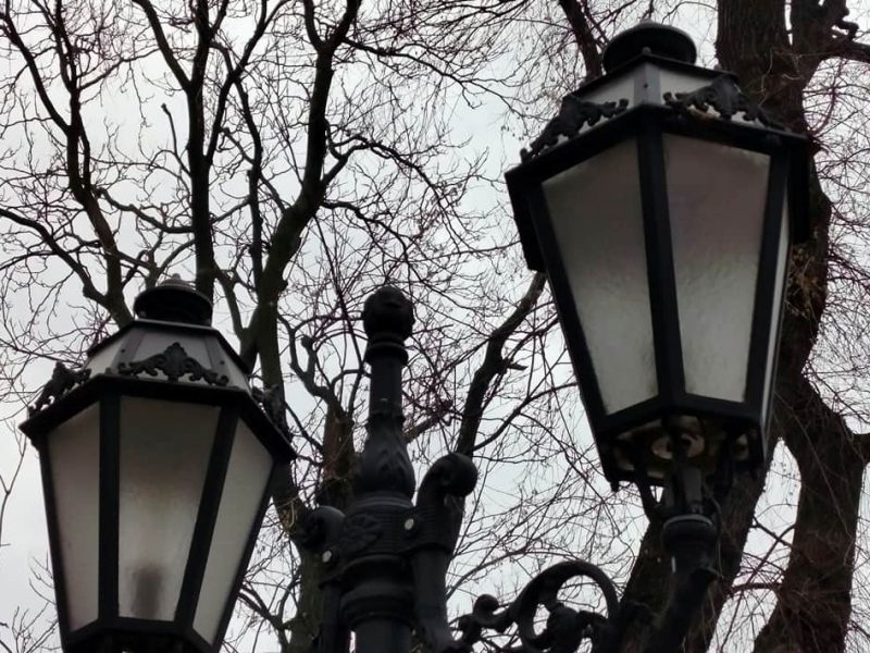 Март в Одессе: фонари в Горсаду