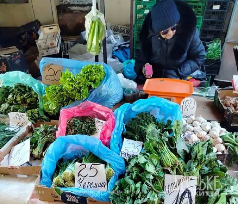 Лучок-шпинатик на одесском Привозе