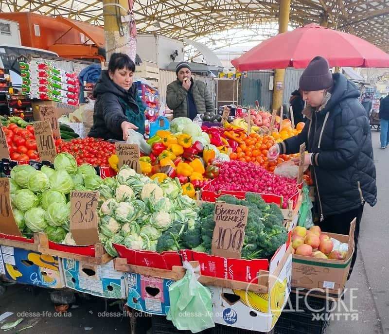 Овощные ряды на одесском Привозе