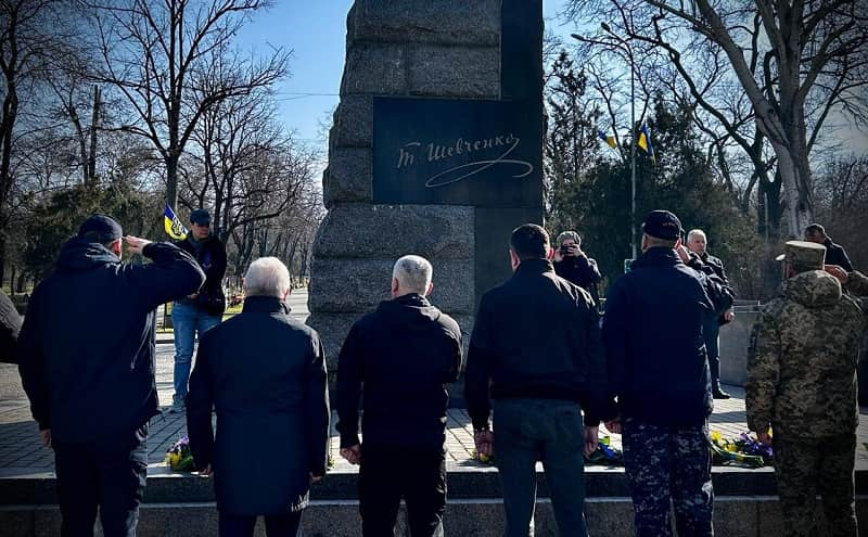 В Одессе возложили цветы к памятнику Шевченко