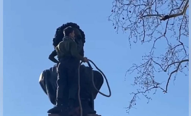 В Одессе надели петлю на Пушкина