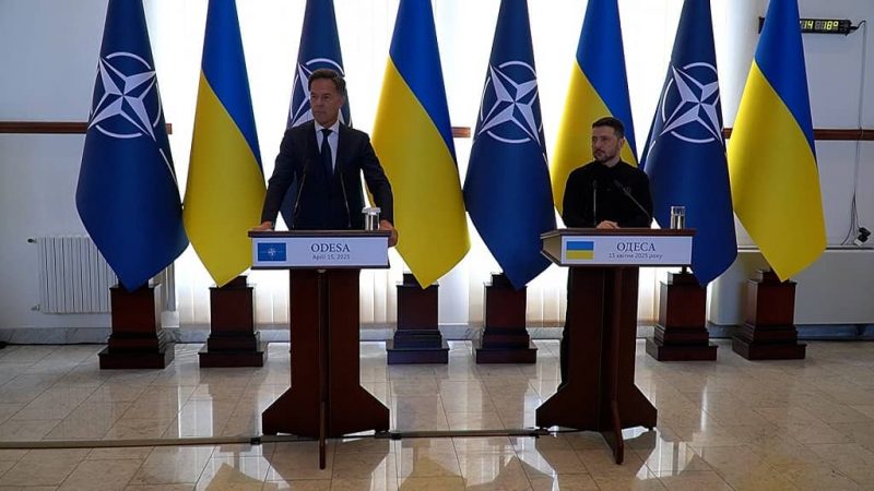 Зеленский и Рютте во время визита в Одессу, 15 апреля 2025