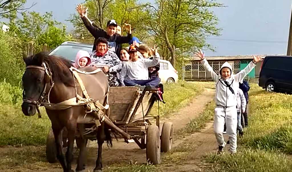 Долинске, діти