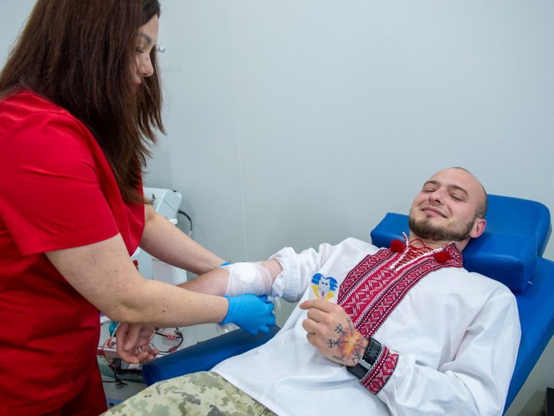 Сдача крови в вышиванке