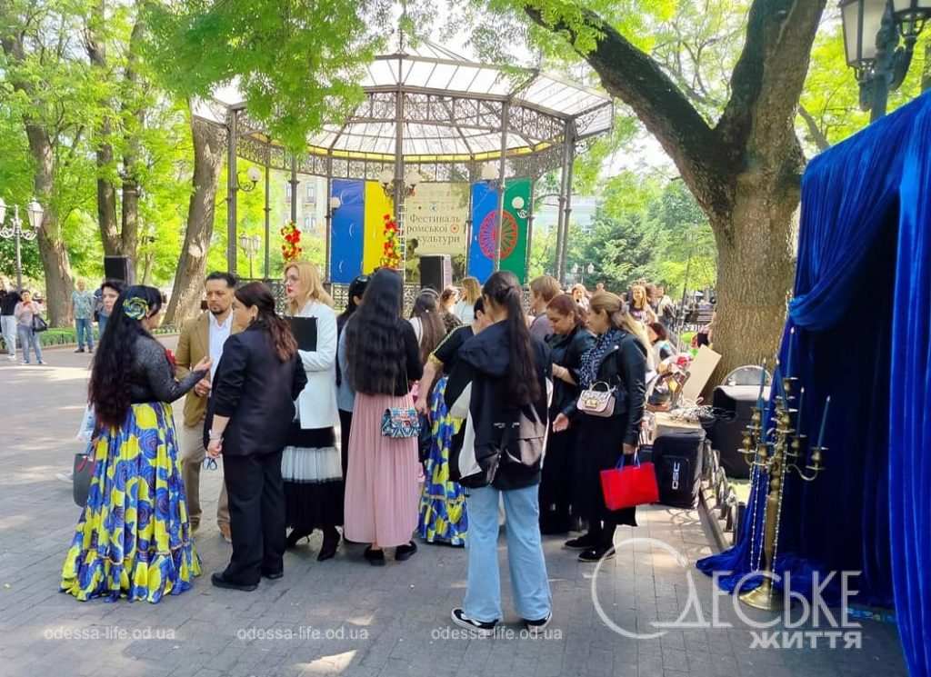На Фестивале ромской культуры в Одессе, у ротонды