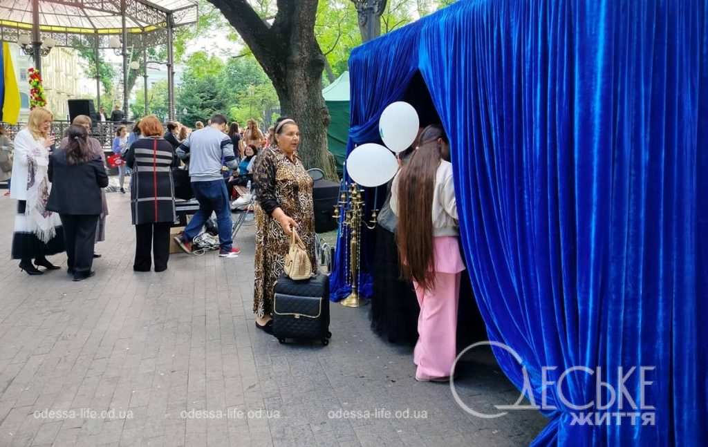 На Фестивале ромской культуры в Одессе, ширма