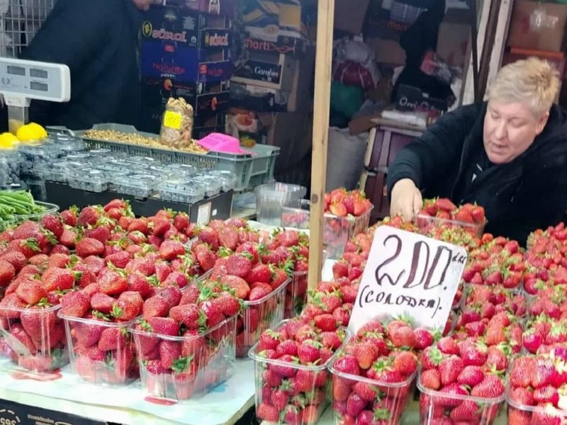 Клубника на Привозе