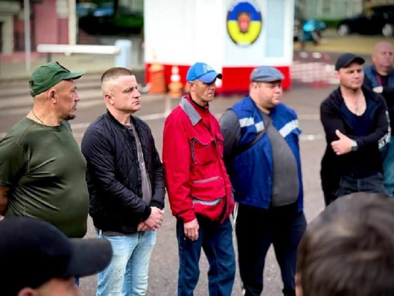 Одесские коммунальщики помогают укреплять оборону на Донбассе