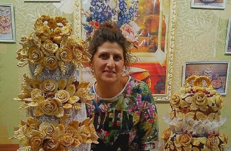 Людмила Татар із весільним короваєм