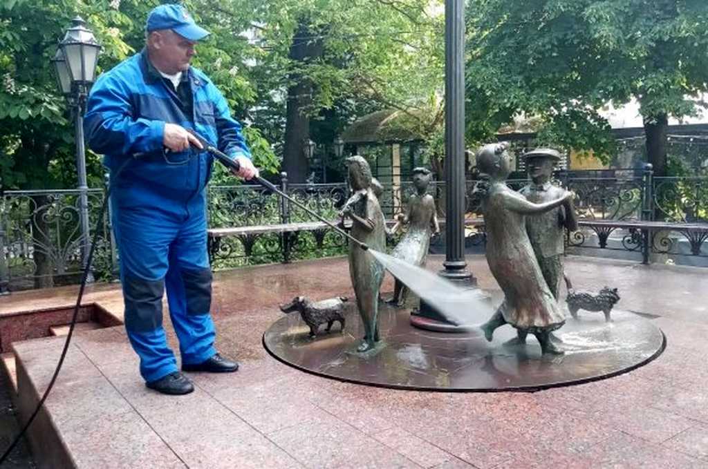 миття пам'ятника