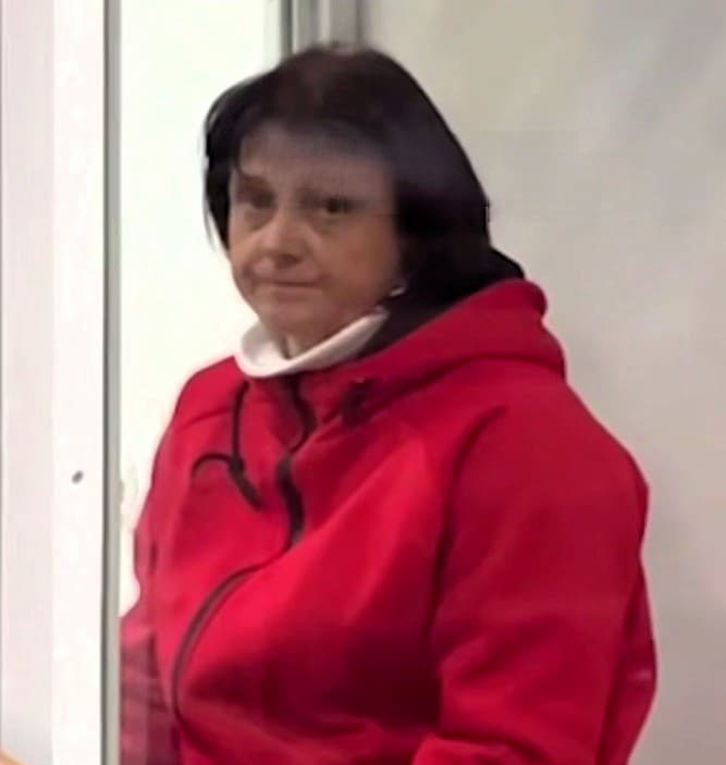 Нападниця на Стерненко у суді