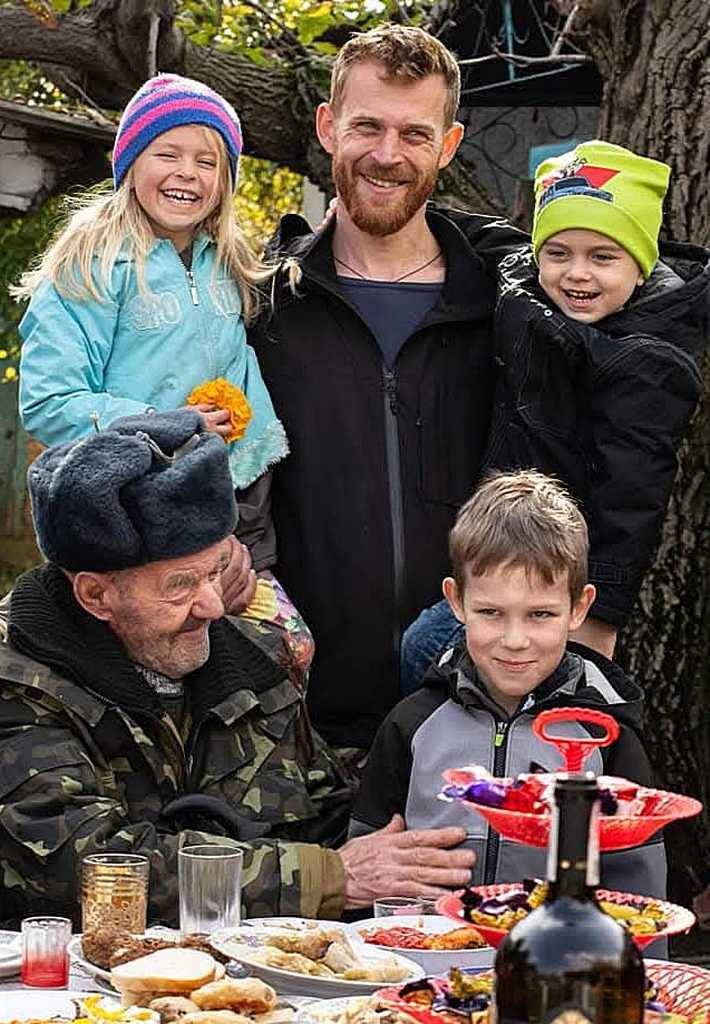 Внук С. Дихтяр на юбилее у дедушки-фронтовика