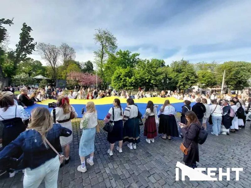 Одесити у вишиванках пройшли святковою ходою по центру міста