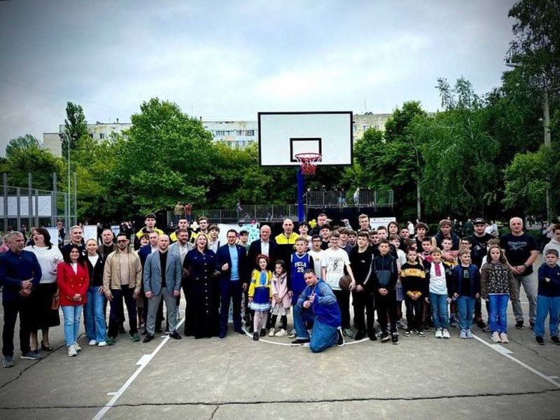 спортивная площадка