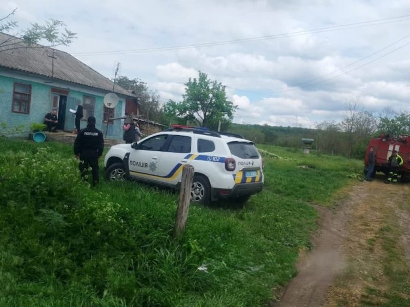 Стіна обвалилася на дітей