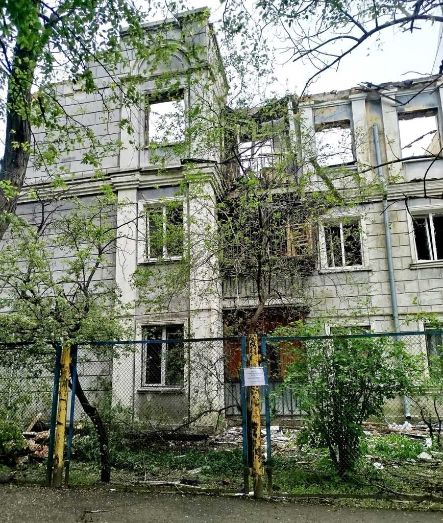 Разрушенный шахедами дом по улице Скосная