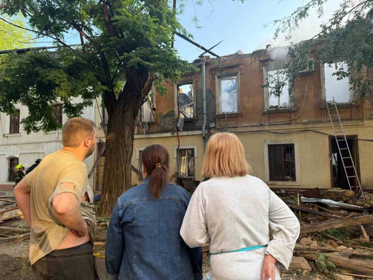 В Одессе есть погибшая, пострадавших стало больше: последствия обстрела (фото)