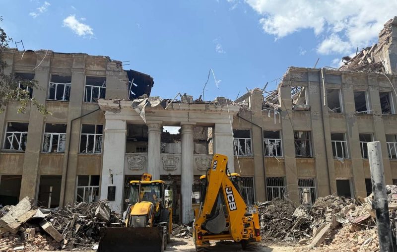 Лицей в Белгороде-Днестровском после ракетной атаки